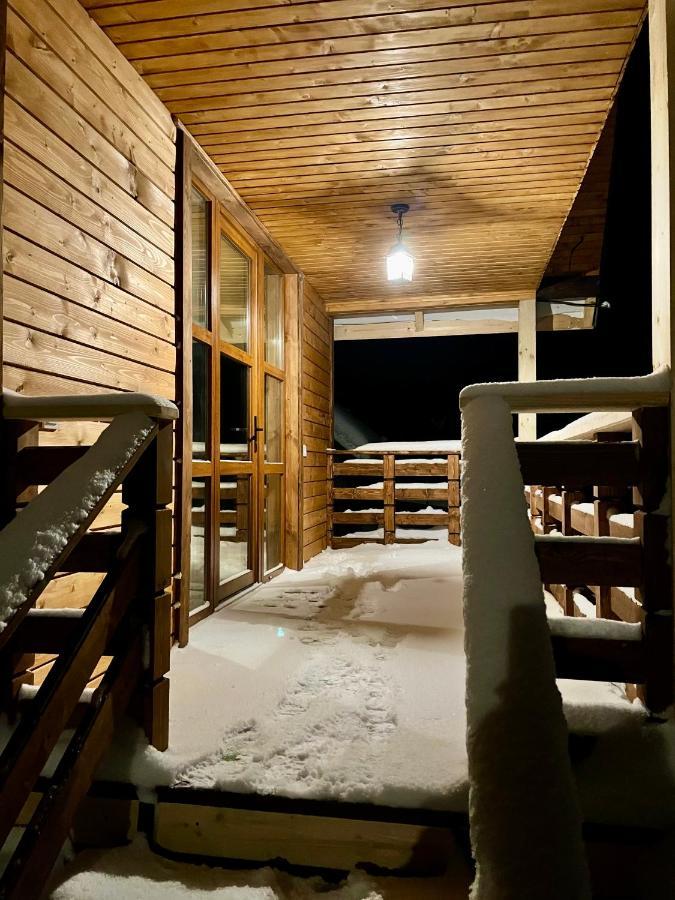 Hill Hut Villa Myta Buitenkant foto